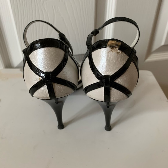 CHANEL CAP TOE BLACK AND WHITE PUMPS SIZE 6.5 - Picture 3 of 6